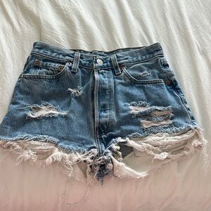 Levi short size 25
